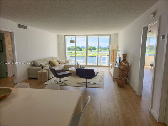 9250 W Bay Harbor Dr 5B, Bay Harbor Islands, FL 33154