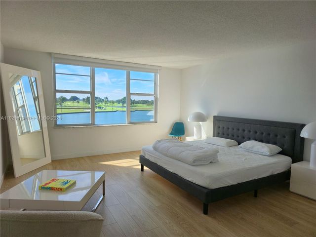 9250 W Bay Harbor Dr 5B, Bay Harbor Islands, FL 33154