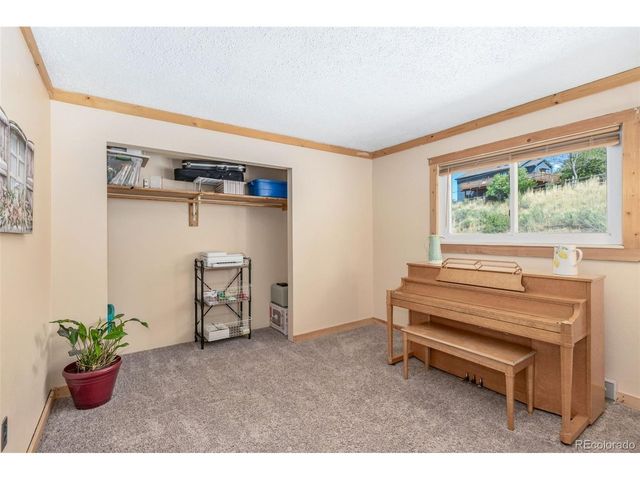 4815 Hilltop Dr, Fort Collins, CO 80526