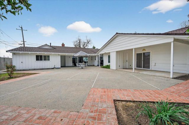 5610 N Arthur Avenue, Fresno, CA 93711