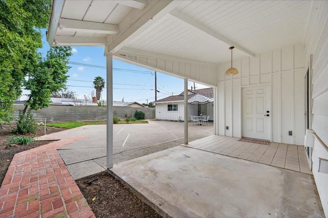 5610 N Arthur Avenue, Fresno, CA 93711