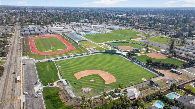 5610 N Arthur Avenue, Fresno, CA 93711