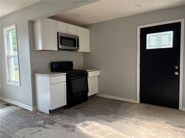 8307 Cleveland Avenue NW, Canton, OH 44720