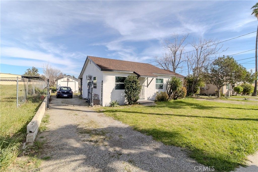 9023 Olive, Fontana, CA 92335 — photo 2