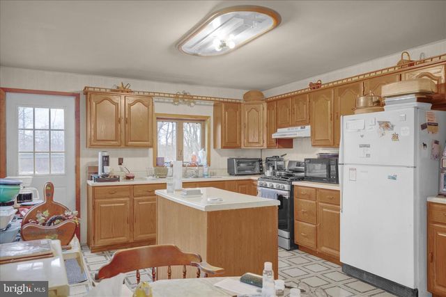 211 MERKEY DR, Bethel, PA 19507