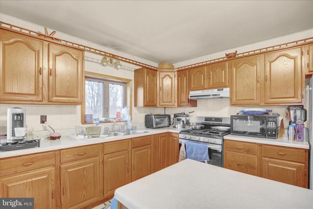 211 MERKEY DR, Bethel, PA 19507