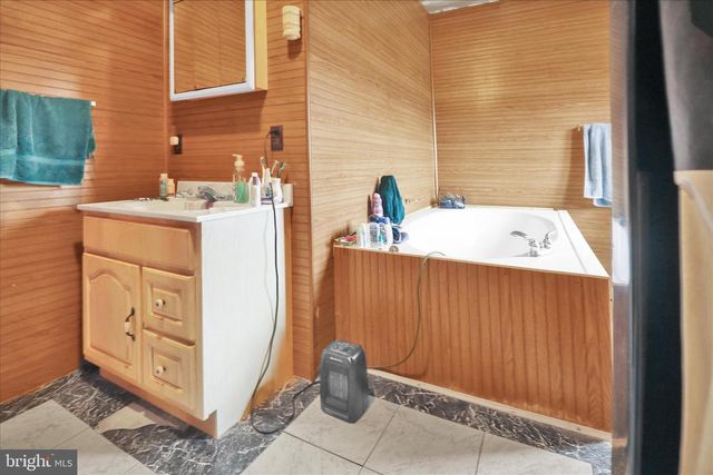 211 MERKEY DR, Bethel, PA 19507