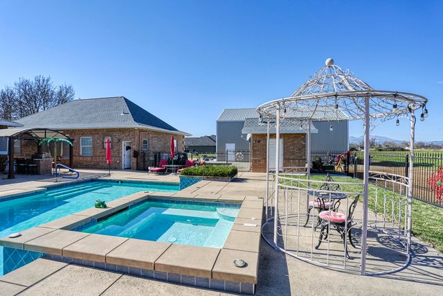 19640 Dairyland Drive, Redding, CA 96002