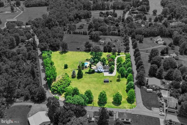8247 HENSINGERSVILLE RD, Alburtis, PA 18011