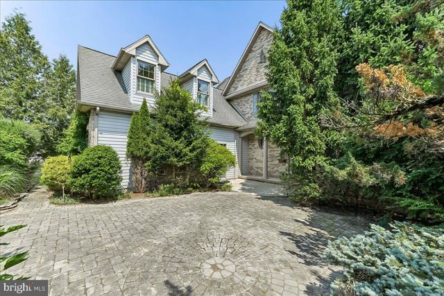 8247 HENSINGERSVILLE RD, Alburtis, PA 18011