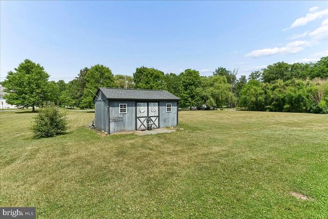 8247 HENSINGERSVILLE RD, Alburtis, PA 18011