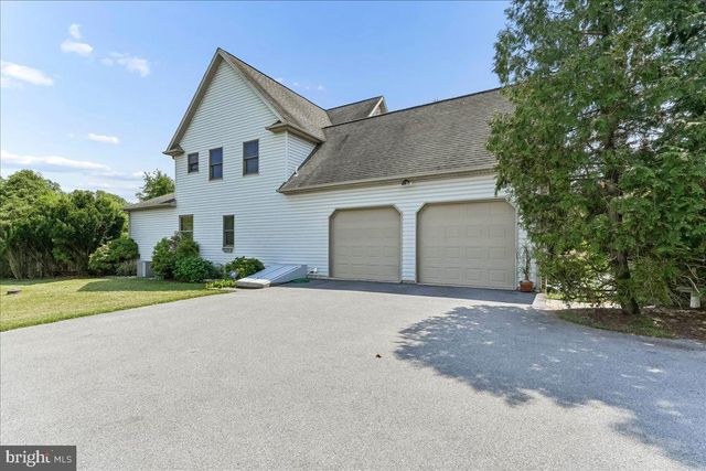 8247 HENSINGERSVILLE RD, Alburtis, PA 18011