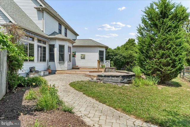 8247 HENSINGERSVILLE RD, Alburtis, PA 18011