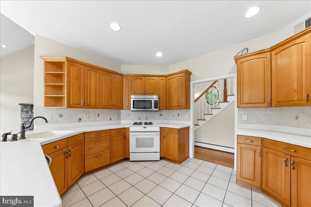 8247 HENSINGERSVILLE RD, Alburtis, PA 18011