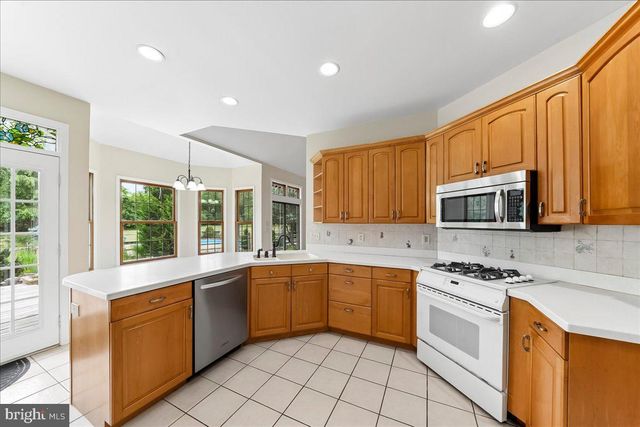 8247 HENSINGERSVILLE RD, Alburtis, PA 18011