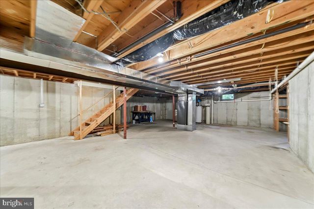8247 HENSINGERSVILLE RD, Alburtis, PA 18011