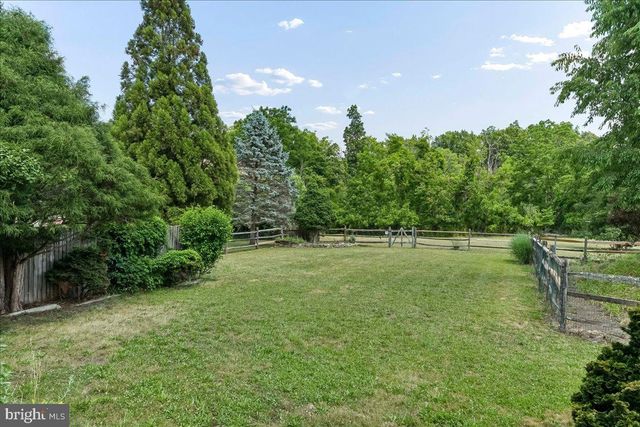 8247 HENSINGERSVILLE RD, Alburtis, PA 18011