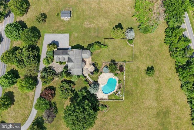 8247 HENSINGERSVILLE RD, Alburtis, PA 18011