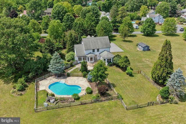8247 HENSINGERSVILLE RD, Alburtis, PA 18011