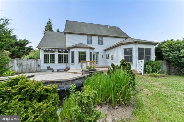 8247 HENSINGERSVILLE RD, Alburtis, PA 18011