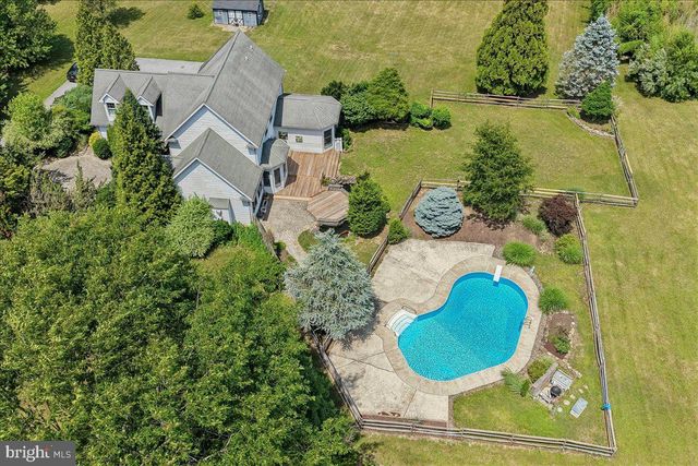 8247 HENSINGERSVILLE RD, Alburtis, PA 18011