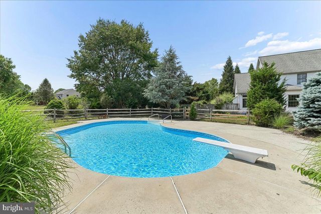 8247 HENSINGERSVILLE RD, Alburtis, PA 18011