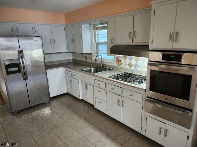348 Cator Ave, Jersey City, NJ 07305