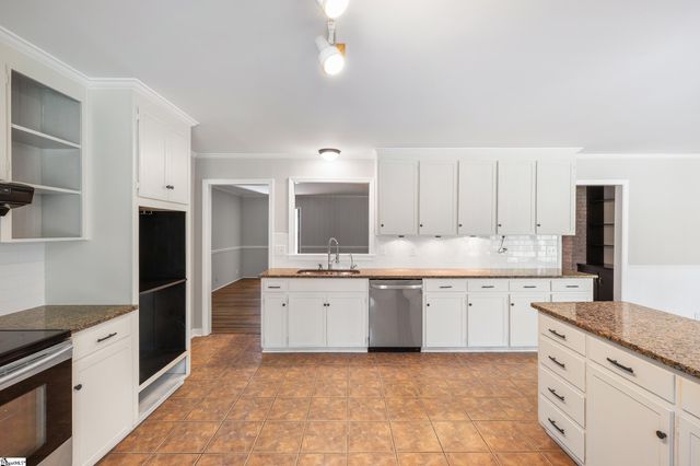 106 Wilderness Drive, Laurens, SC 29360