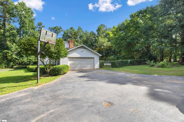 106 Wilderness Drive, Laurens, SC 29360
