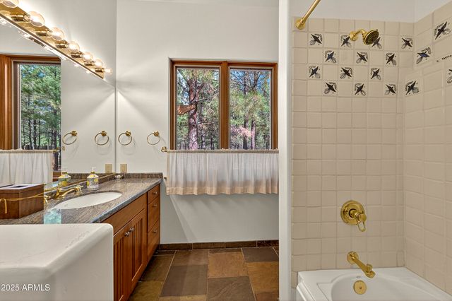 4020 HIDDEN HOLLOW Road, Flagstaff, AZ 86001