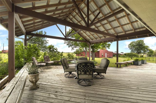 1005 E Buttercup RD, Taylor, TX 76574