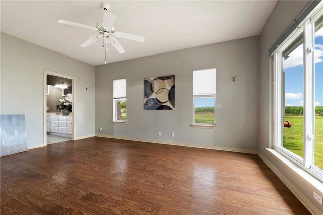 1005 E Buttercup RD, Taylor, TX 76574