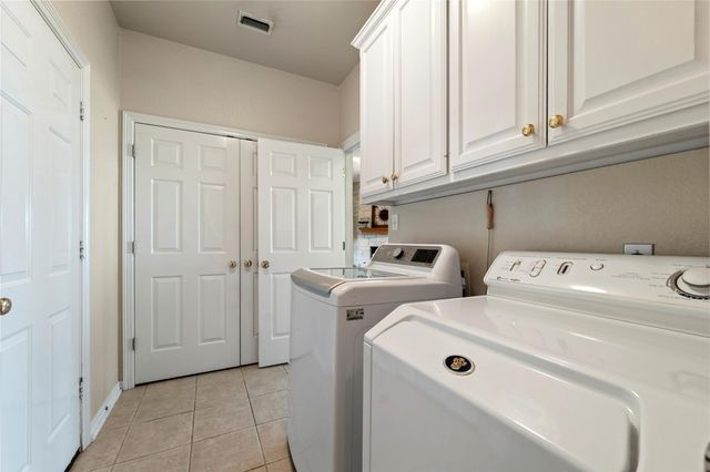1005 E Buttercup RD, Taylor, TX 76574