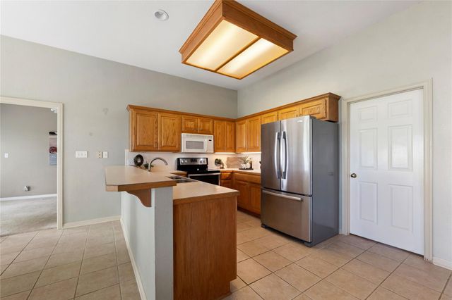 1005 E Buttercup RD, Taylor, TX 76574
