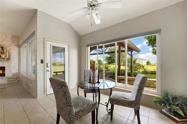 1005 E Buttercup RD, Taylor, TX 76574