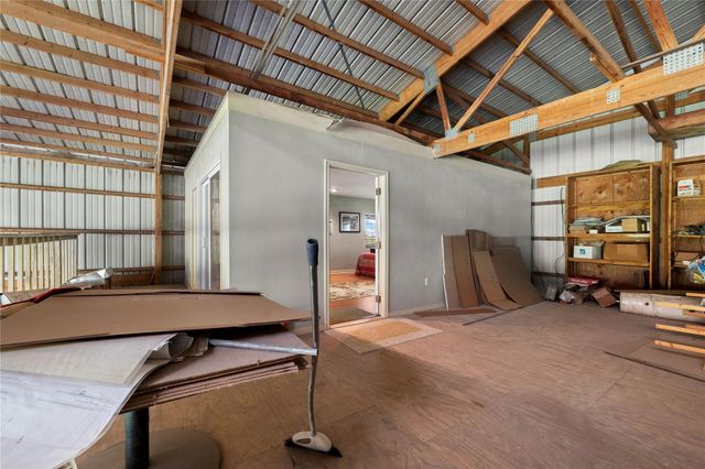 1005 E Buttercup RD, Taylor, TX 76574