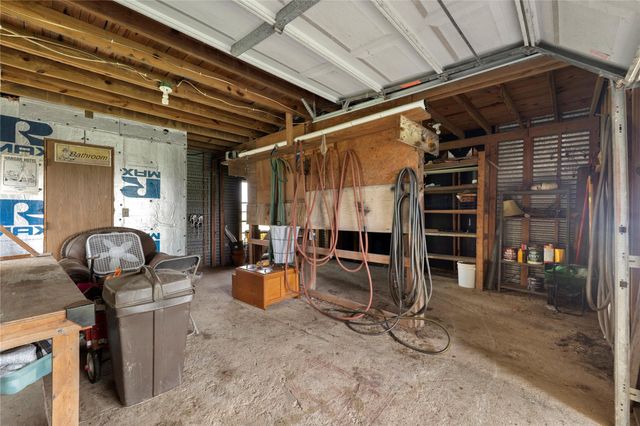 1005 E Buttercup RD, Taylor, TX 76574