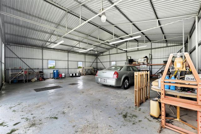 1005 E Buttercup RD, Taylor, TX 76574