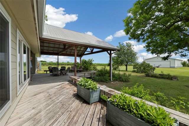 1005 E Buttercup RD, Taylor, TX 76574