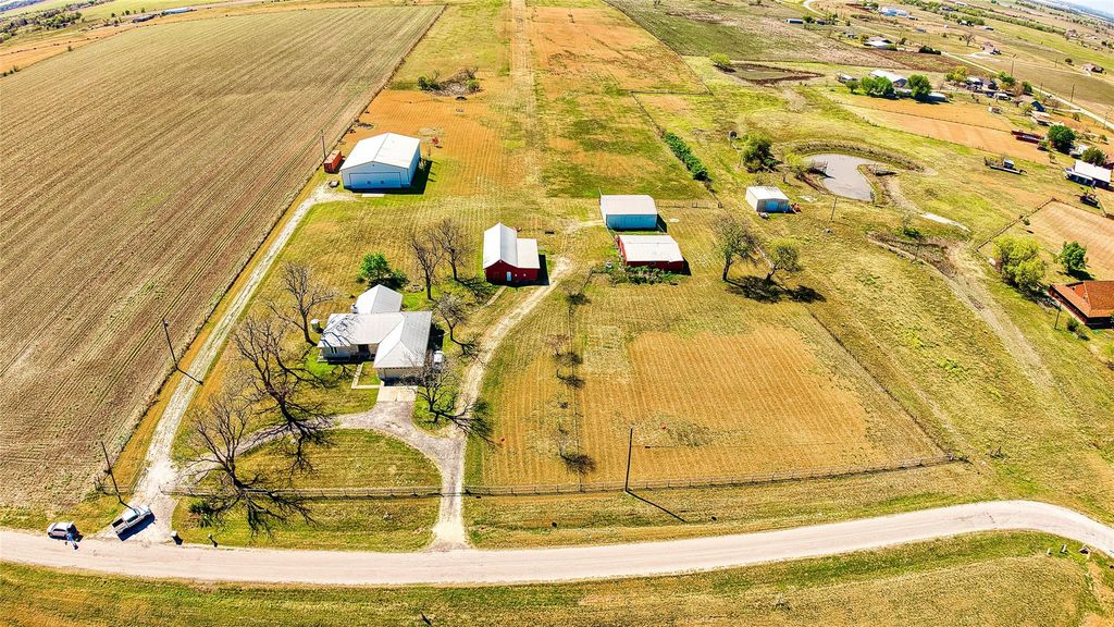 1005 E Buttercup RD, Taylor, TX 76574