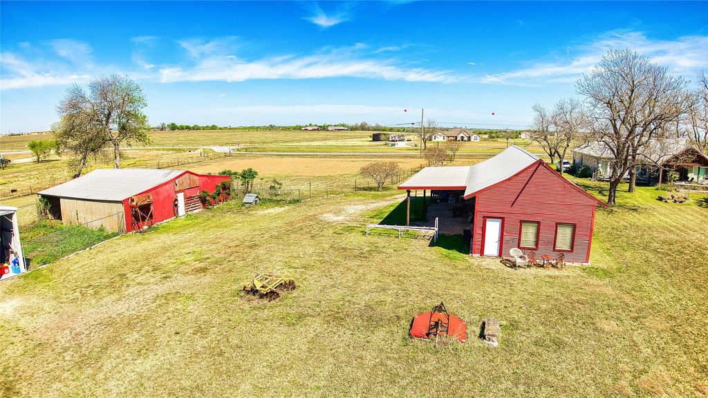 1005 E Buttercup RD, Taylor, TX 76574