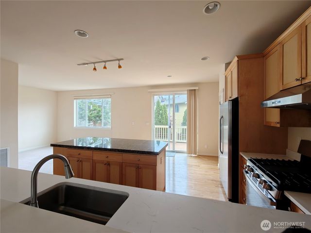 564 MOUNTAIN VIEW Lane NW, Issaquah, WA 98027