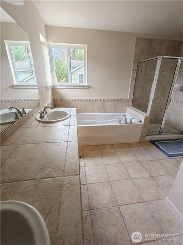 564 MOUNTAIN VIEW Lane NW, Issaquah, WA 98027