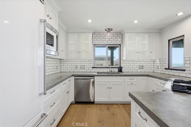 221 24th Street, Manhattan Beach, CA 90266