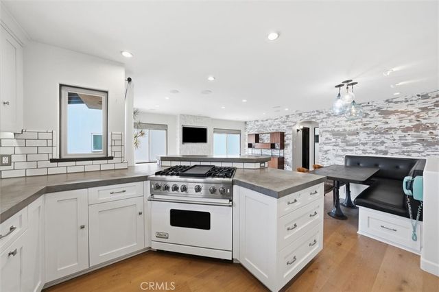 221 24th Street, Manhattan Beach, CA 90266