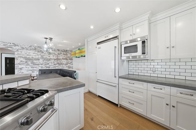 221 24th Street, Manhattan Beach, CA 90266