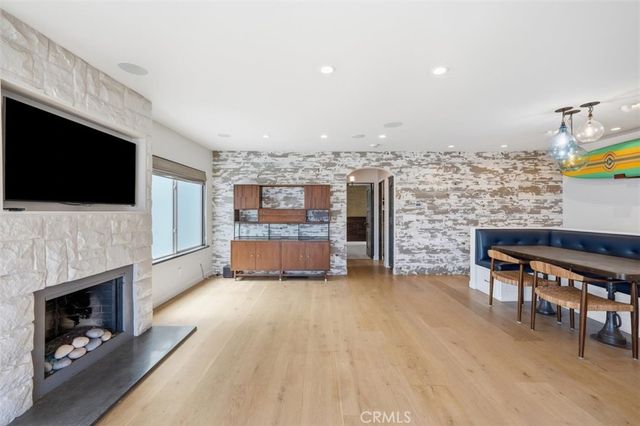 221 24th Street, Manhattan Beach, CA 90266