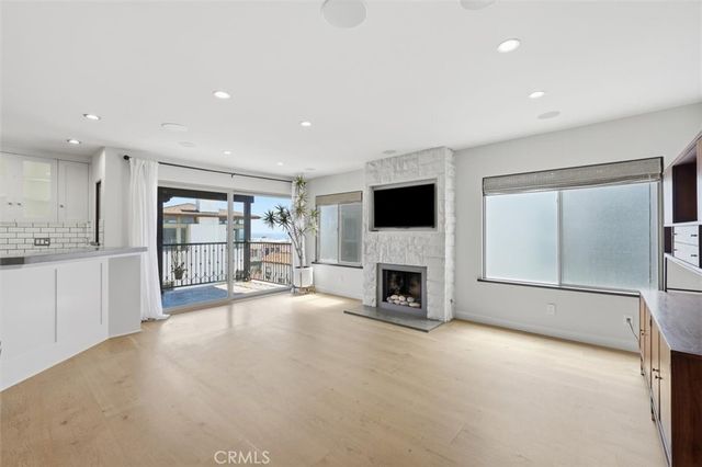 221 24th Street, Manhattan Beach, CA 90266