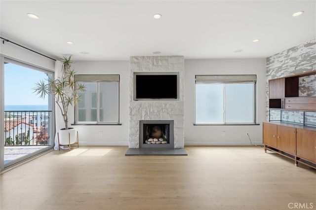 221 24th Street, Manhattan Beach, CA 90266