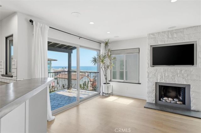 221 24th Street, Manhattan Beach, CA 90266